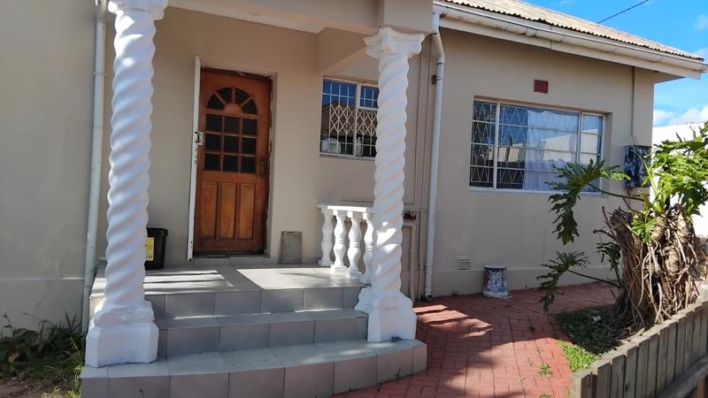 To Let 4 Bedroom Property for Rent in Southernwood Eastern Cape